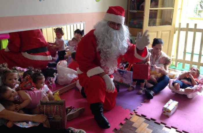 PAPAI NOEL VISITANDO O BERÇÁRIO II